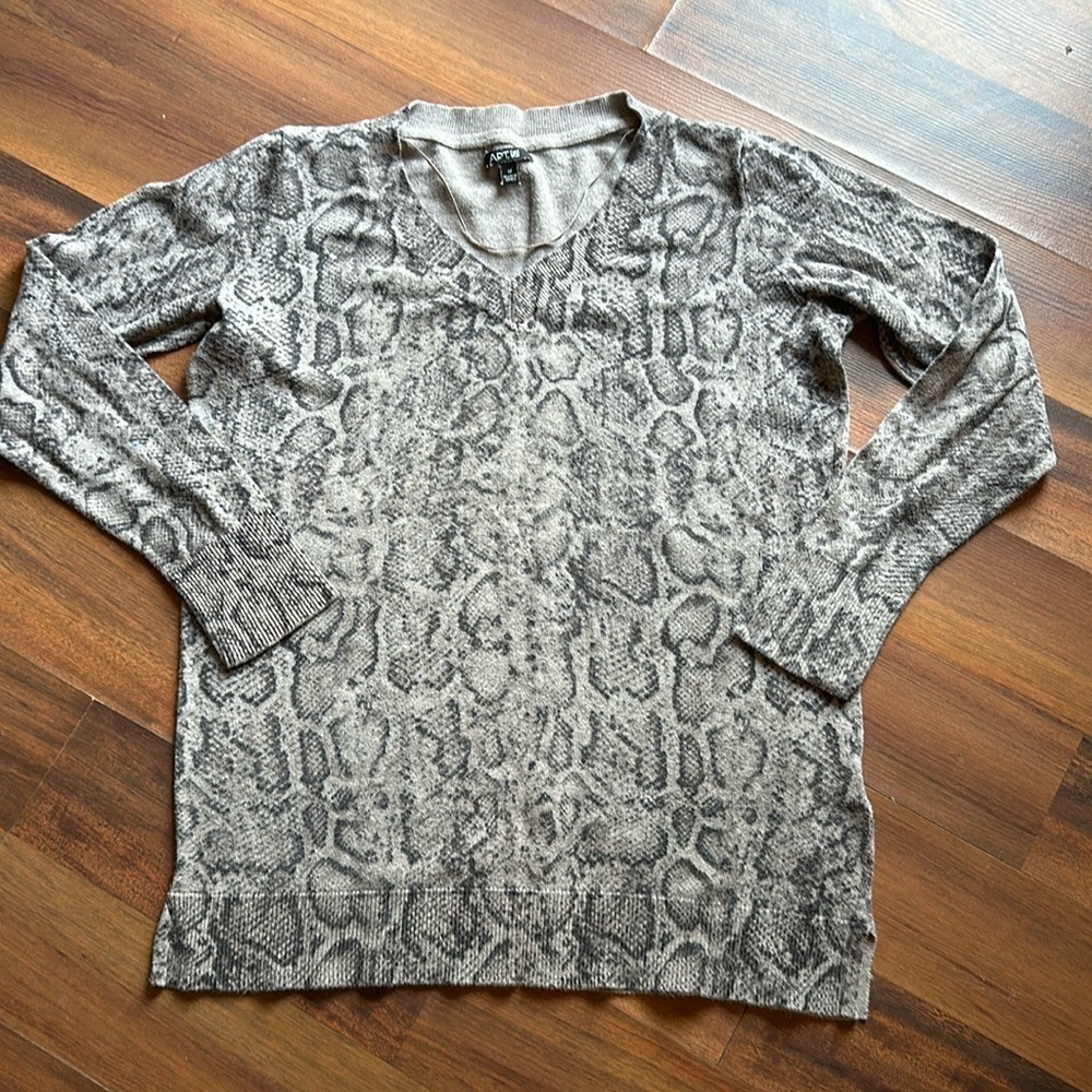 Apt 9 Snake Skin Printed Sweater Size Medium